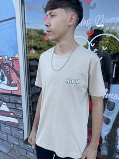 Camiseta High Marrom com estampa nas costas garoto M220 na internet