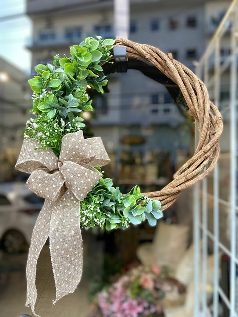 Guirlanda para porta com flores e bem vindo