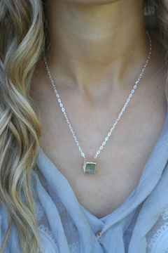 Collar Cubic en internet