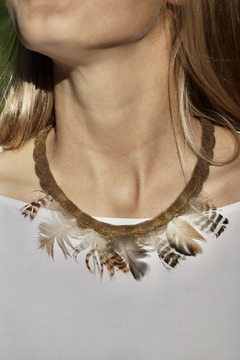 Collar plumas
