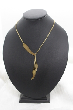 Collar Feathers