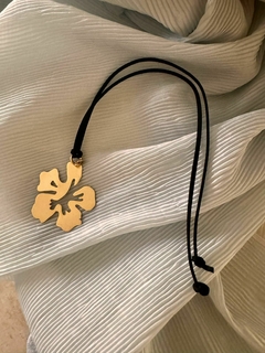 Collar Elara