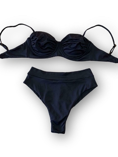 Olívia franzido Hot Pant Preto