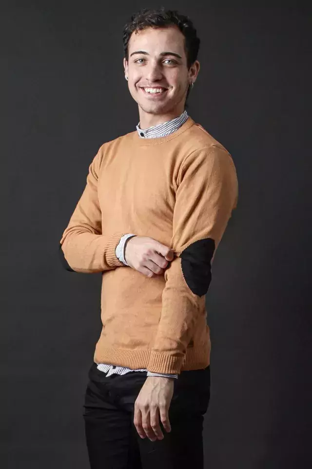 SWEATER BASICO CON PITUCONES NO END