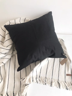 ALMOHADÓN NEGRO 45x45