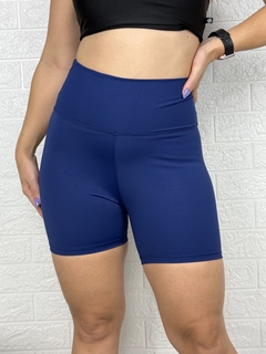 Short em Poliamida Liso Meia Coxa - comprar online
