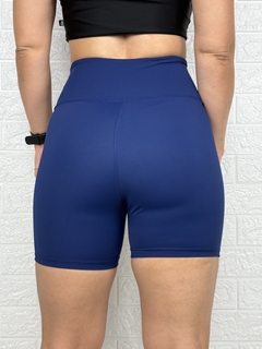 Short em Poliamida Liso Meia Coxa na internet