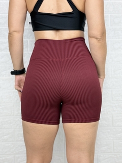 Short em Poliamida Meia Coxa Canelado na internet