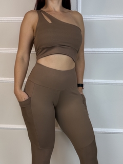 Conjunto em Poliamida com Textura e Top Gota na internet