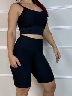 Conjunto de Bermuda em Poliamida com Bolso Texturizado Top com Alça - Absoluta Moda Fitness