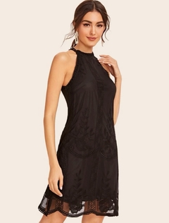 Vestido halter con malla bordada en internet