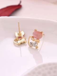 Aretes de tachuela con diseño de gato con diamante de imitación y ópalo - comprar en línea