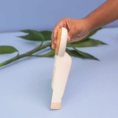 KIT PÁ E ESCOVA DE LIMPEZA COM ALÇA BAMBU - comprar online