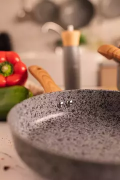Wok Hudson Granito Stone Aluminio Forjado 28cm Antiadherente Color Gris