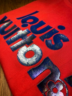 Camiseta Louis Vuitton 40.1 Logo Maximalista Emborrachado - comprar online