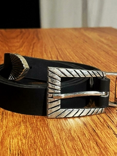 Cinto Minimalista Fivela Trabalhada Prata - comprar online
