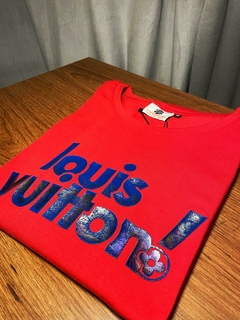 Camiseta Louis Vuitton 40.1 Logo Maximalista Emborrachado
