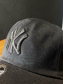 Boné NEW YORK Ajustável Logo Bordado - Zing Rara