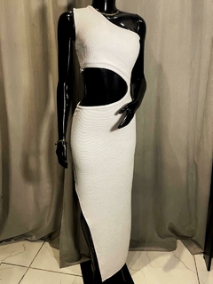 Vestido Longo Cortes Laterais com Fenda - Zing Rara