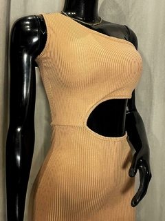 Vestido Longo Cortes Laterais com Fenda na internet