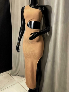 Vestido Longo Cortes Laterais com Fenda