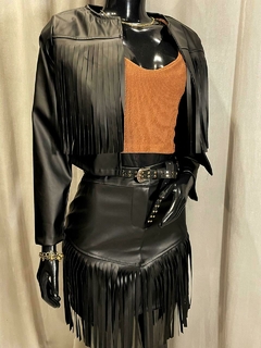 Conjunto Jaqueta e Saia Courino com Franjas