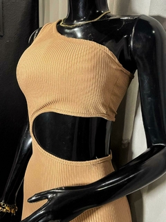 Vestido Longo Cortes Laterais com Fenda - comprar online