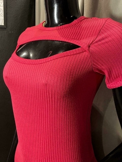 Vestido Curto Decote com Corte Tubinho Canelado - comprar online
