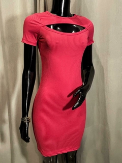 Vestido Curto Decote com Corte Tubinho Canelado