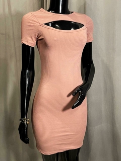 Vestido Curto Decote com Corte Tubinho Canelado na internet