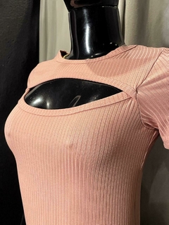 Vestido Curto Decote com Corte Tubinho Canelado - Zing Rara