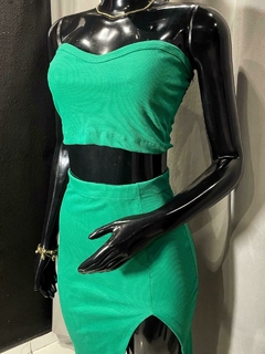 Conjunto Top e Saia com Fenda na internet