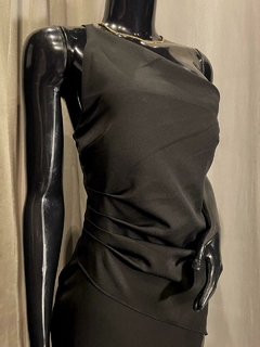 Vestido Midi Alça Única com Fenda na internet
