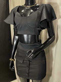 Conjunto Cropped e Saia Alfaiataria com Botões na internet