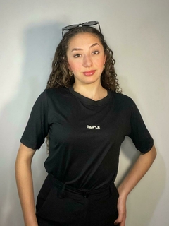 Camiseta Simple Essentials na internet