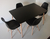 Mesa Eames negra en internet