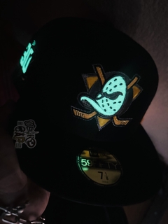 5950 De los Ducks Glow in the Dark 7 1/4 - comprar en línea