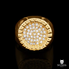 ANEL REDONDO LISO CRAVEJADO COM PEDRAS DE ZIRCÔNIAS CENTRAL - 10g - BANHADO A OURO 18K - comprar online