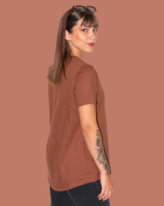 REMERA BASIC CHOCO