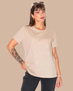 REMERA BASIC LATTE
