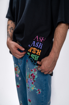 Camiseta Typo Over Tee - ASH Stup Company