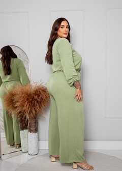 Conjunto Liso Calça Pantalona e Blusa Manga Longa com Botão Encapado (GG) na internet