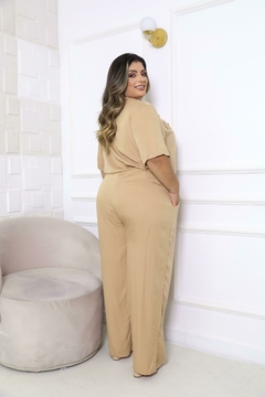 Conjunto Liso Calça Pantalona e Blusa com Botão Encapado (GG) - loja online