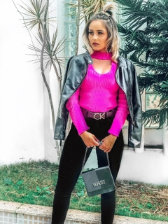 Blusa canelada decote choker na internet