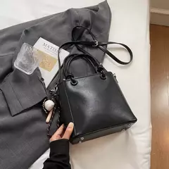 Imagem do Bolsa tote pequena estruturada feminina com alça