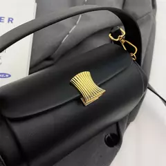 Bolsa baguete estruturada feminina