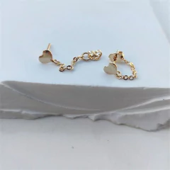 Brinco Coração Correntinha Banhado a Ouro - comprar online
