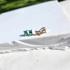 Brinco Pedra Colorida Retangular Cherry Banhado a Ouro