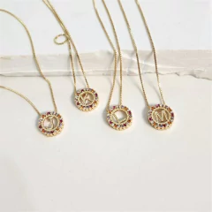 Colar Mandala Inicial Delicada Banhada a Ouro na internet