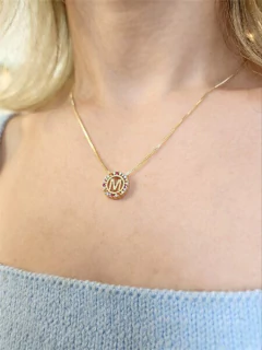 Imagem do Colar Mandala Inicial Delicada Banhada a Ouro